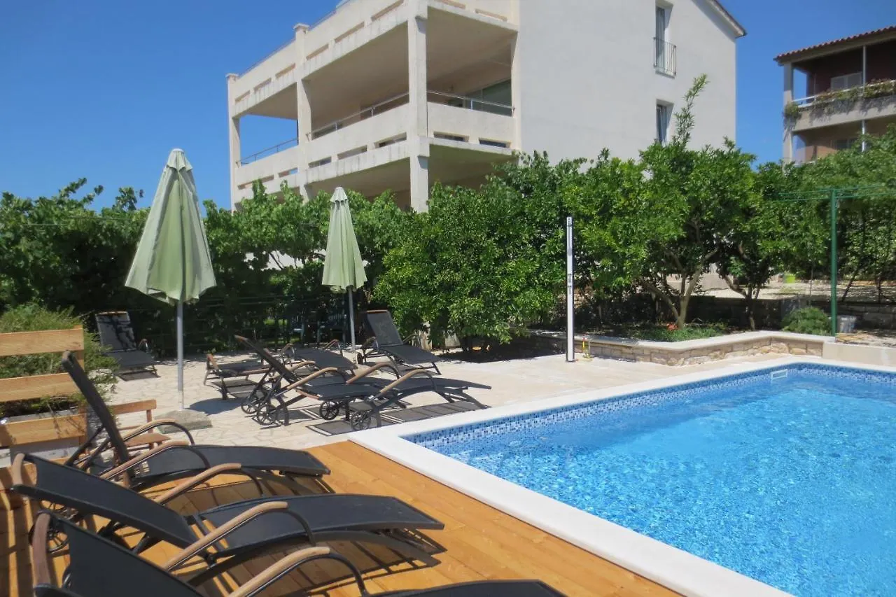Zimmer F2 Apartment Pula 0*,  Croatia